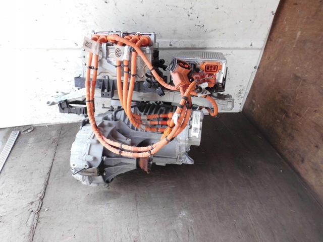 VAG 5QE915681B Модуль управления (ЭБУ) заряда основной батареи в наличии Днепр