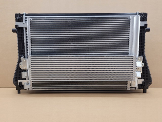 VAG 5QM145803D Радиатор интеркуллера в наличии Николаев