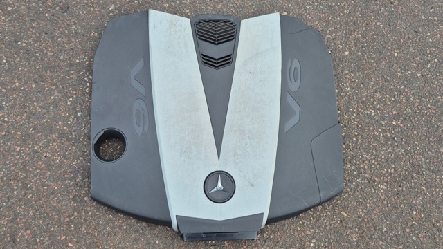 MERCEDES 6420105867 Крышка мотора декоративная в наличии Тернополь