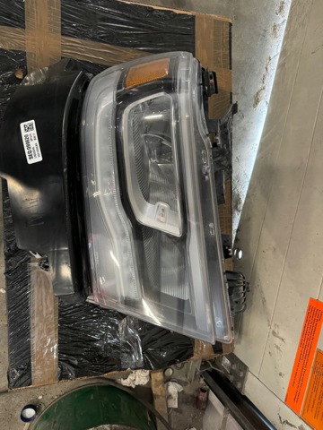 CHRYSLER 68316082AH Фара правая в наличии Павлоград