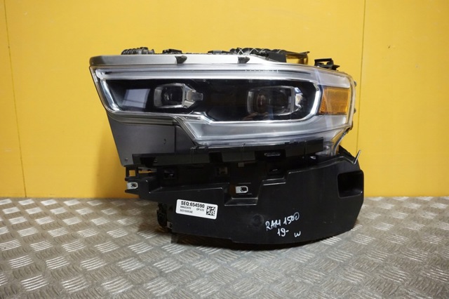 CHRYSLER 68316085AE Левая фара в наличии Украина