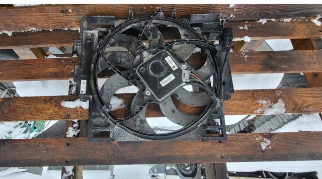 7618784 BMW купить в Каменское