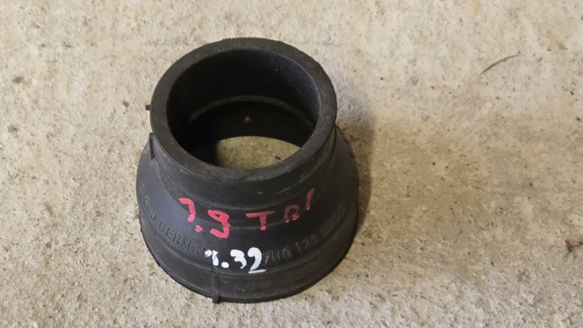 VAG 7H0129656C Выпускной патрубок воздушного фильтра в наличии Полтава