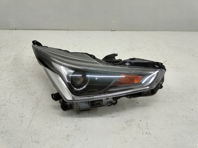 811300H210 TOYOTA Правая фара купить в Ирпень