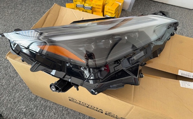 TOYOTA 8114578310 Фара правая в наличии Хмельницкий