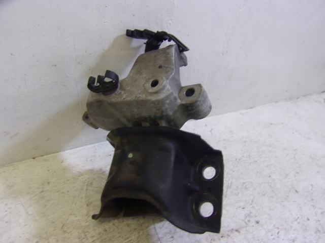 RENAULT 8200410267 Правая подушка двигателя в наличии Житомир