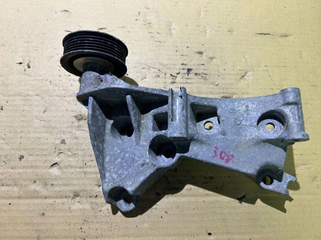 8200663057 RENAULT Кронштейн генератора купить в Тернополь