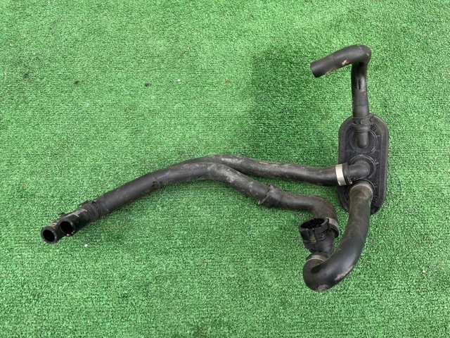 VAG 8W1819350M Шланг радиатора отопителя (печки), сдвоенный в наличии Киев
