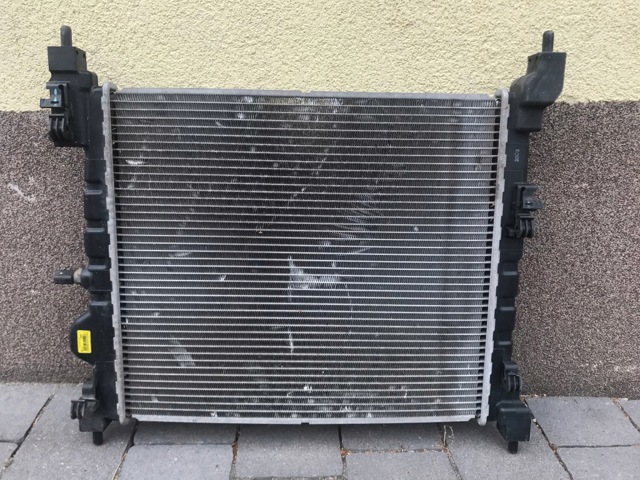 Радиатор основной 96676341 GM