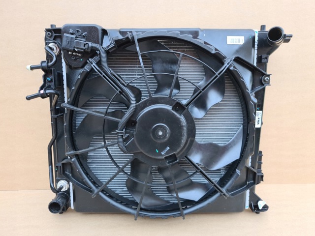 976061F000 HYUNDAI Радиатор кондиционера купить в Днепр