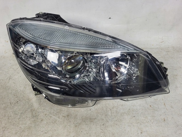 MERCEDES A2039060800 Правая фара в наличии Днепр
