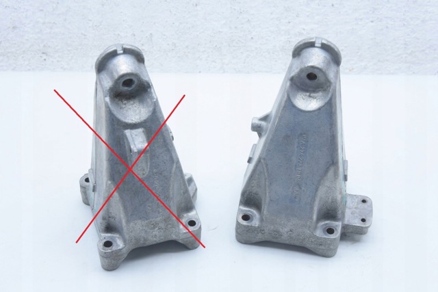 Кронштейн подушки (опоры) двигателя, левой A2742234600 MERCEDES