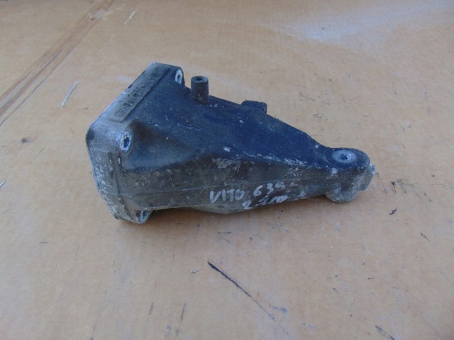 6462230804 MERCEDES Кронштейн подушки (опоры) двигателя правой купить в Сумы