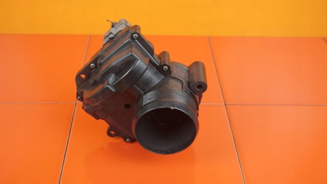 Заслонка воздушная V867527880 PEUGEOT
