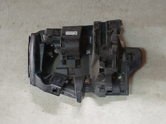 Правый кронштейн заднего бампера 51128069962 BMW
