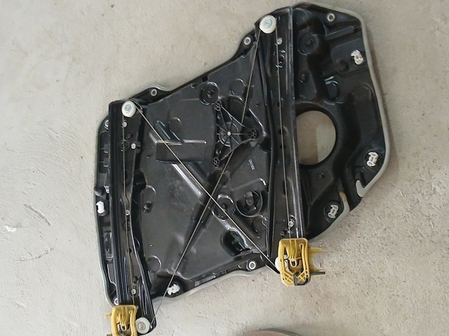 Стеклоподъемник передней левой двери 51338498853 BMW