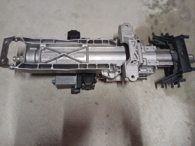 Колонка рулевая 6894879 BMW