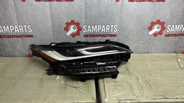 Фара передняя правая 8111048J30 TOYOTA