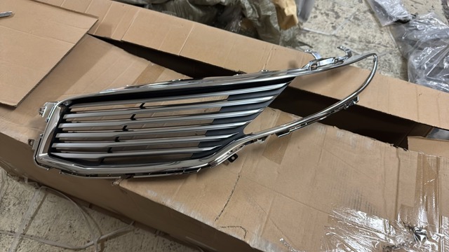 Решетка радиатора левая DP5Z8201BA FORD