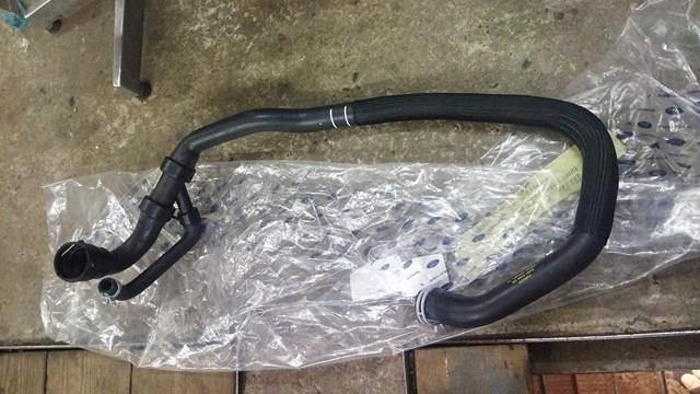Патрубок системы охлаждения 1570799 FORD