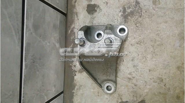 Опора КПП 1751718 FORD