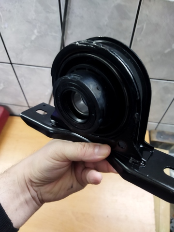 Карданный вал заднего моста 37100B4010 DAIHATSU