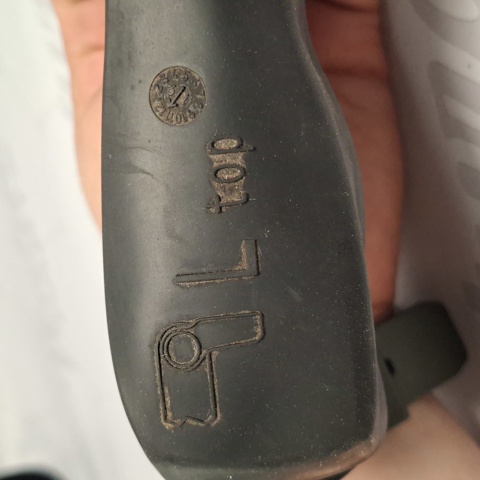 VAG 561839249C Ограничитель задней двери в наличии Сумы