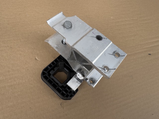 51117399966 BMW Кронштейн радиатора нижний купить в Днепр