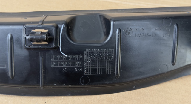 BMW 51487395549 Уплотнитель крыла в наличии Днепр