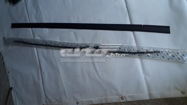 FORD 1529676 Уплотнитель лобового стекла в наличии Одесса