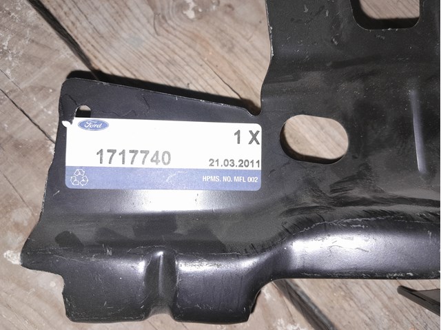 Правое крепление переднего бампера 1717740 FORD