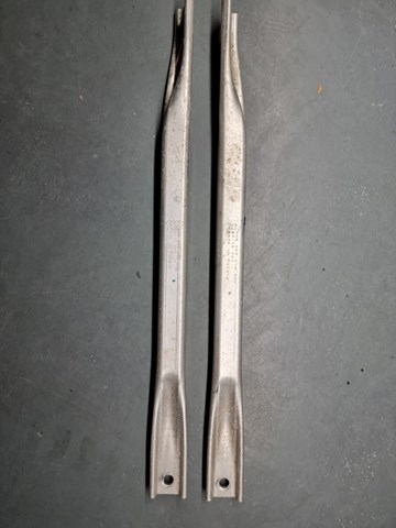 8W0805645 VAG Распорка передних стоек подвески левая купить в Черкассы