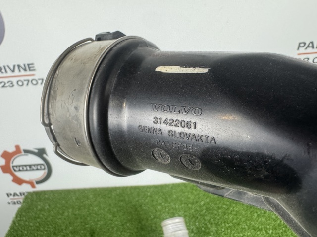 Патрубок воздушный, выход из компрессора (наддув) 31422061 VOLVO