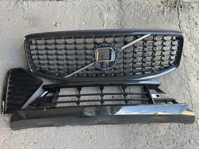 Облицовка радиатора 32133812 VOLVO