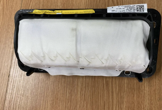 Подушка безопасности (AIRBAG) пассажирская 7P5880204 PORSCHE