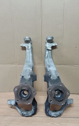 PORSCHE 971407245H Цапфа (поворотный кулак) передний левый в наличии Павлоград