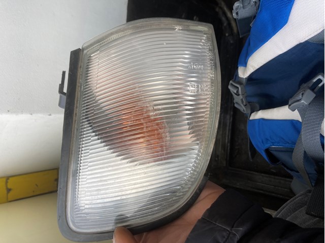Поворотник правый 2613043U25 NISSAN