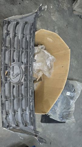 TOYOTA 5311160880 Решетка радиатора в наличии Киев