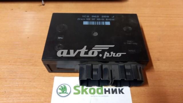 Блок управления центральным замком 1C0962258J VAG