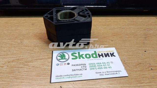 Подушка крепления радиатора верхняя 1Z0121367A VAG