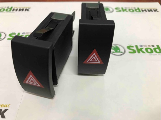 Кнопка аварийного сигнала 3U0953235H300 VAG