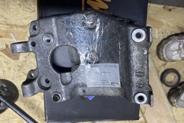 FORD 9646719580 Кронштейн генератора в наличии Запорожье