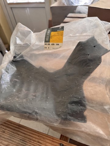 Крышка блока реле 8200129136 RENAULT