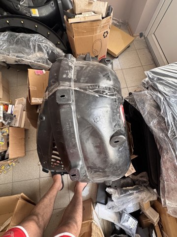 Подкрылок передний правый A1638840822 MERCEDES