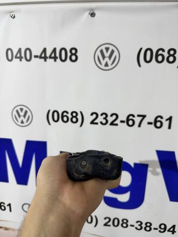 Кронштейн крепления защиты двигателя 5Q0825922A VAG