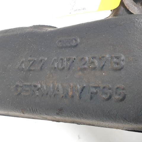 VAG 4Z7407257B Цапфа передняя левая в наличии Кривой Рог