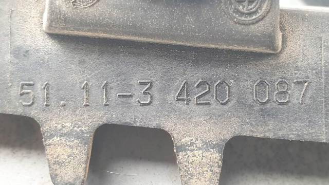 BMW 51113420087 Решетка радиатора левая в наличии Ужгород