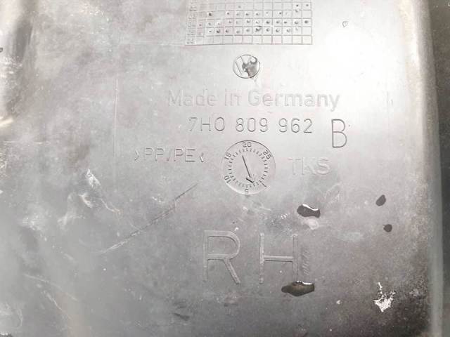 VAG 7H0809962B Подкрылок передний правый в наличии Черновцы