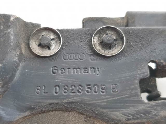 VAG 8L0823509 Замок капота в наличии Харьков