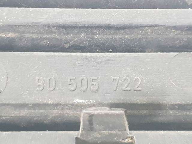 OPEL 90505722 Решетка радиатора в наличии Ровно